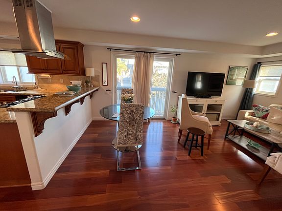 Livingroom, dining area, kitchen