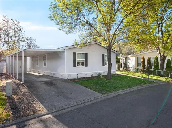 633 E Archwood Dr Unit 84, Eagle Point, OR 97524