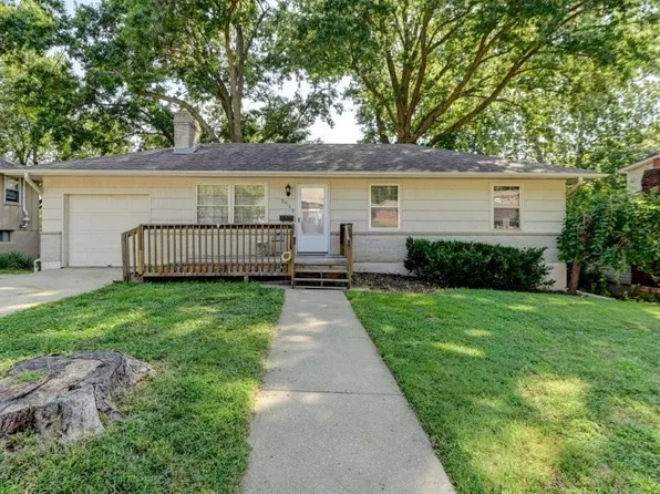 3913 S Milton Dr, Independence, MO 64055