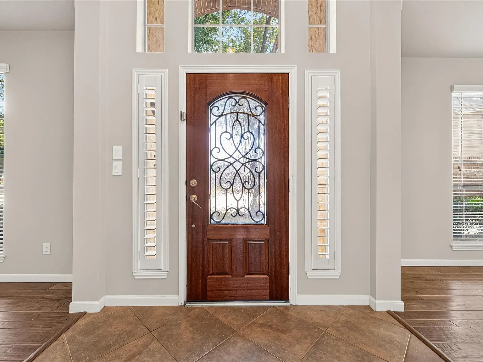 4 bed, 3.5 bath, 3514 sqft, $2,800 — Photo 4
