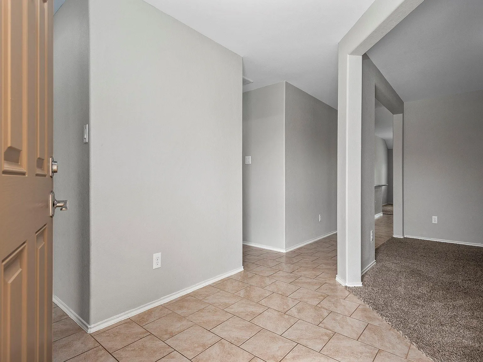 4 bed, 2.0 bath, 2067 sqft, $2,000 — Photo 3