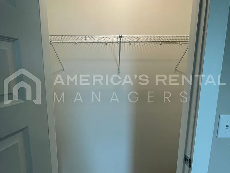 55 Kings Way — Photo 34