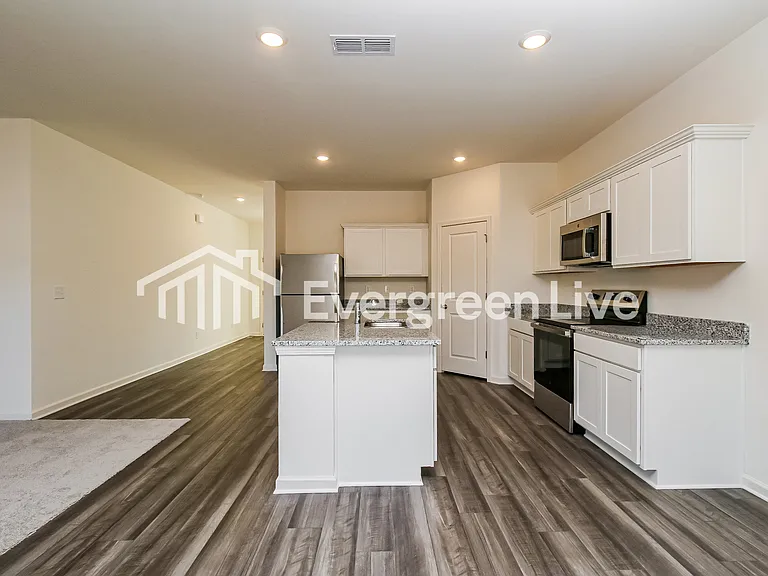207 Long Dr — Photo 4