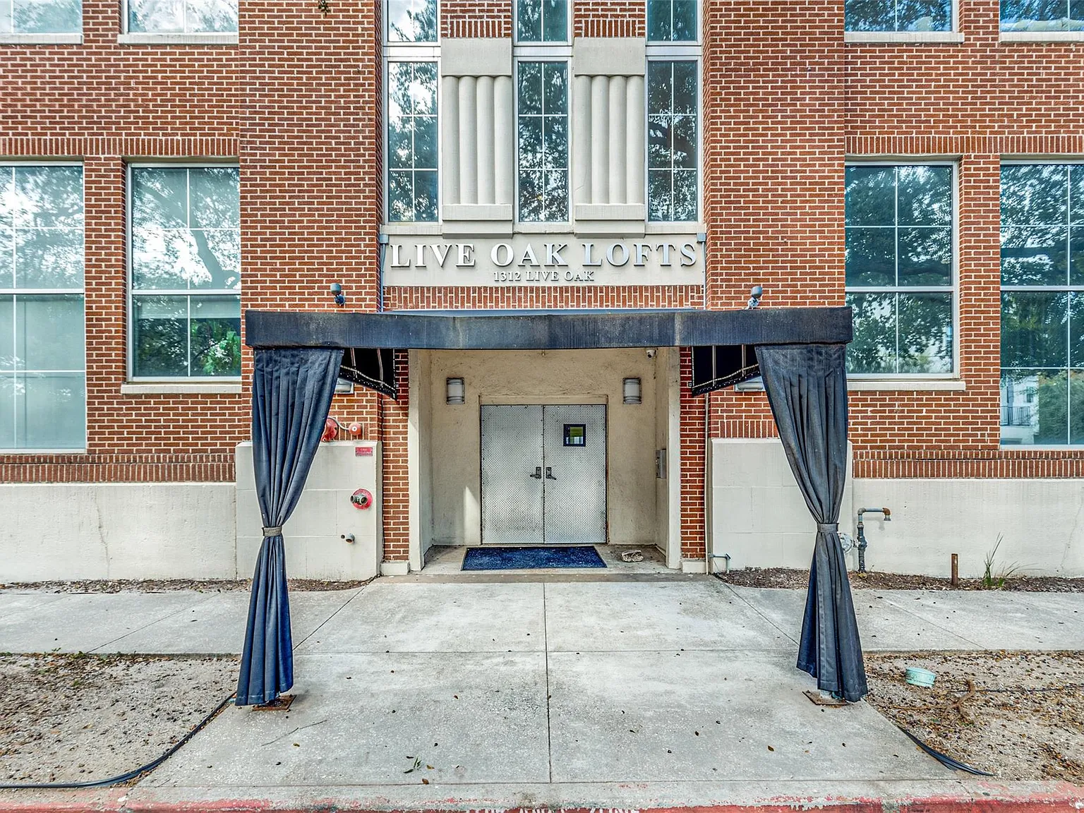 2 bed, 2.0 bath, 2004 sqft, $2,900 — Photo 2