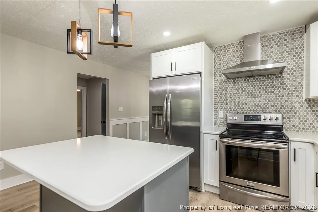 3 bed, 2.0 bath, 1295 sqft, $1,700 — Photo 4