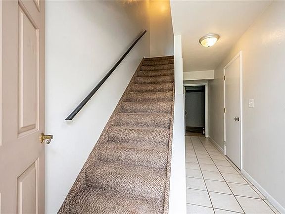 4th image of 1096 Cranston Dr