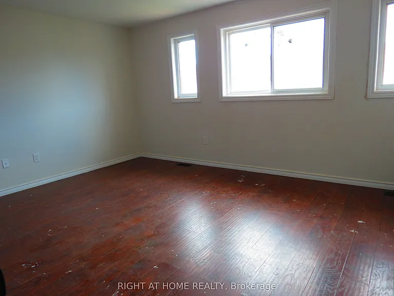 302 Stanley St — Photo 18