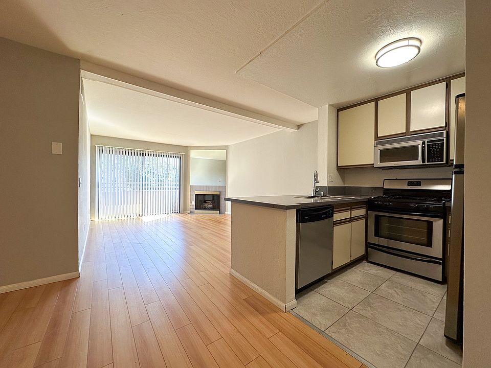 1st image of 4550 Laurel Canyon Blvd #206