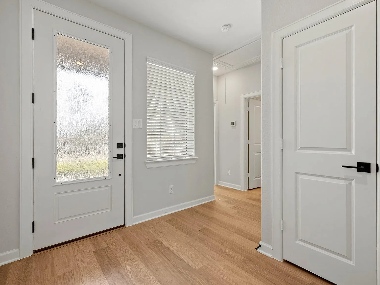 3 bed, 2.0 bath, 1648 sqft, $2,770 — Photo 3