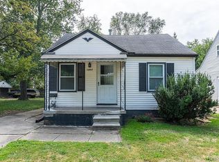 20556 Hollywood St, Harper Woods, MI 48225