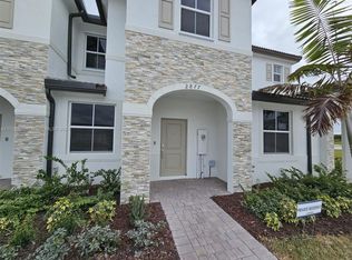 2877 SE 26th St, Homestead, FL 33035