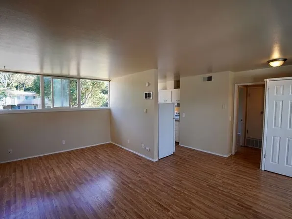 1 Arkwright Ct #10, Pacific Grove, CA 93950