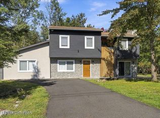 6539 Laurel Hollow Dr, Tobyhanna, PA 18466