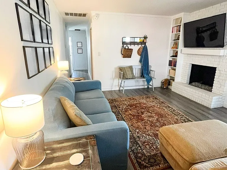 120 E 56th Pl — Photo 7