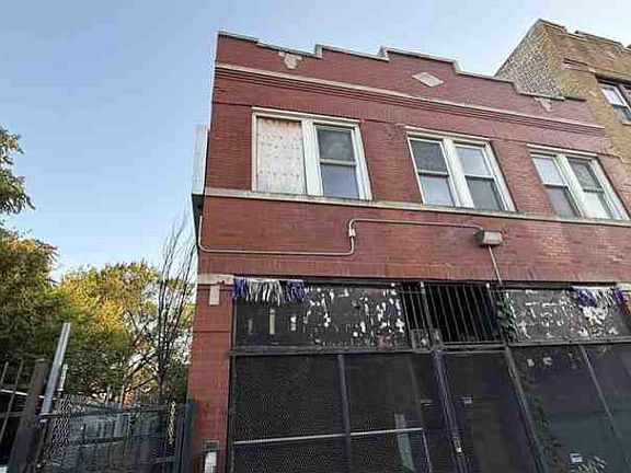 2nd image of 2419 W Marquette Rd