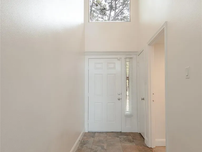 208 Waters Edge — Photo 4