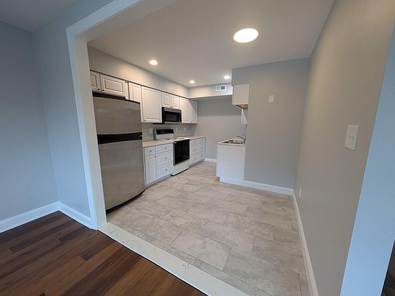 4th image of 115 E Kings Hwy Unit 218