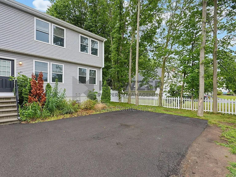 4 Johnson St #B — Photo 31