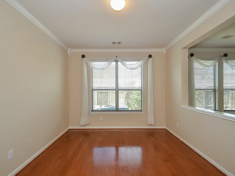 2410 Crossmill Ln — Photo 10