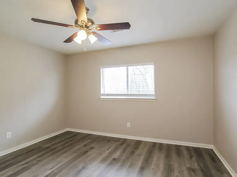 31518 Kingston Village Dr — Photo 15