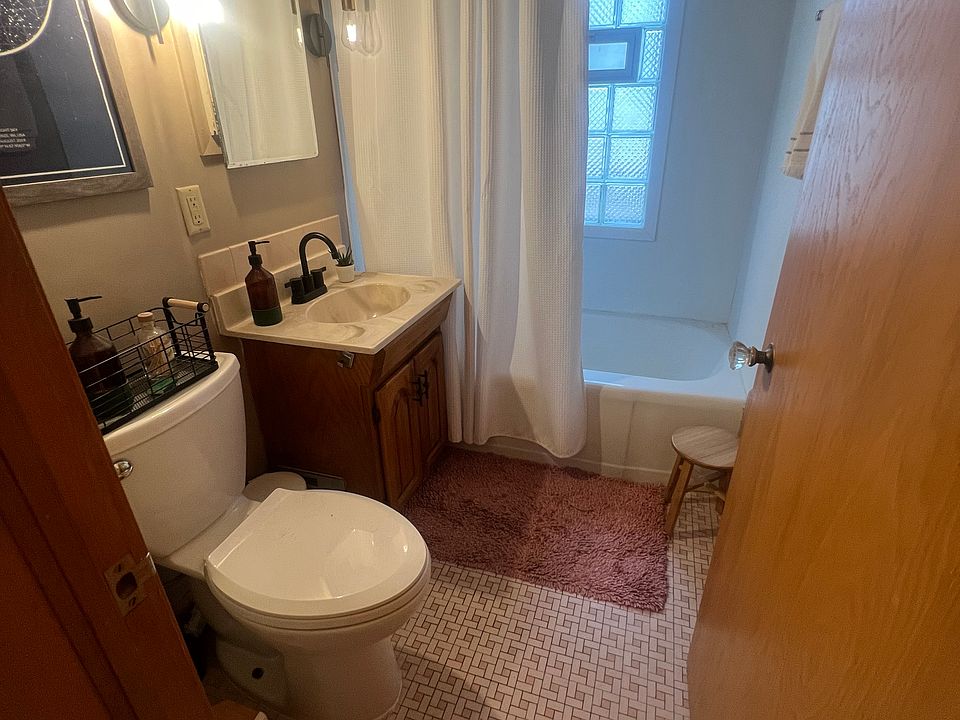 Newly updated full bathroom