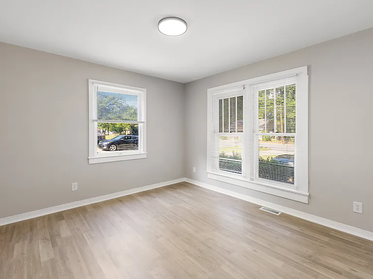 227 N Magnolia St — Photo 12