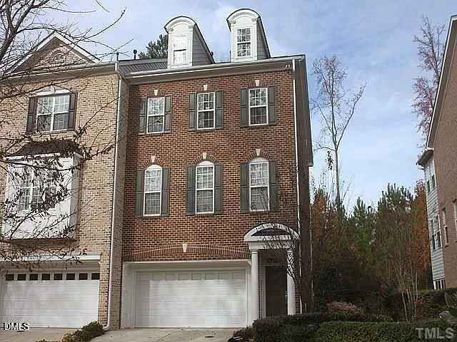 3 bed, 3.5 bath, 3118 sqft, $2,500 — Photo 1