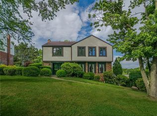 1099 Fox Terrier Dr, Bethel Park, PA 15102