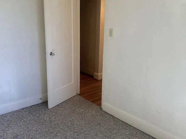 T0108 - Laurelview Apartments — Photo 24