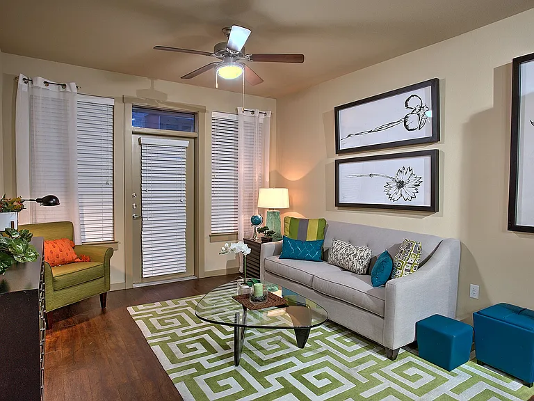 4000 Hulen Apartments — Photo 9