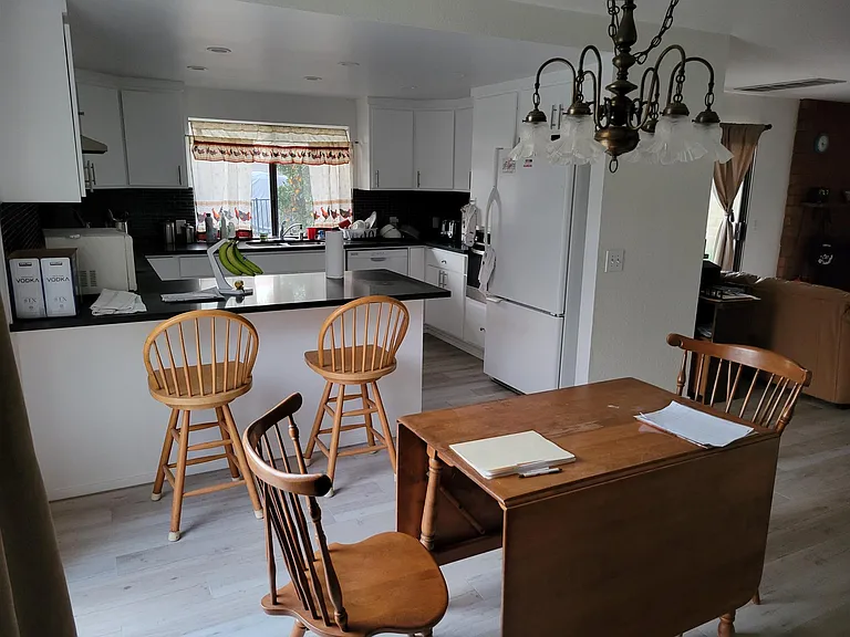 4529 Emerald Ave — Photo 2