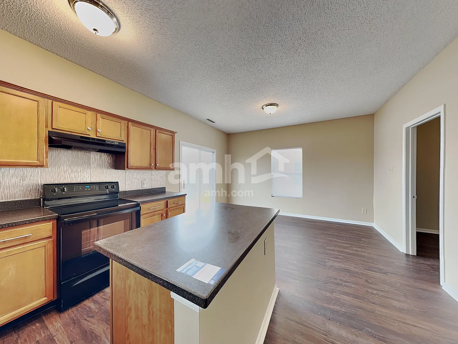 4 bed, 2.5 bath, 2687 sqft, $2,305 — Photo 3