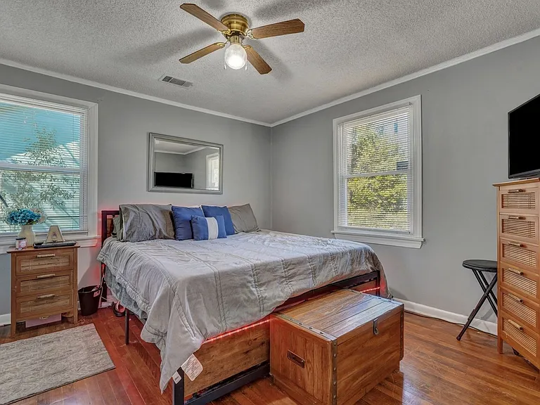 2211 Hawthorne St — Photo 7