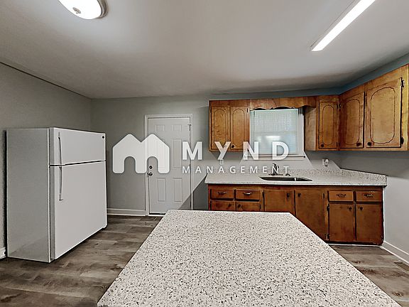 5th image of 1021 Green Circle Dr