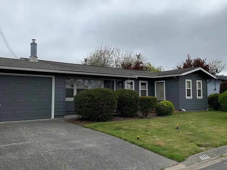 1790 Stromberg Ave — Photo 33