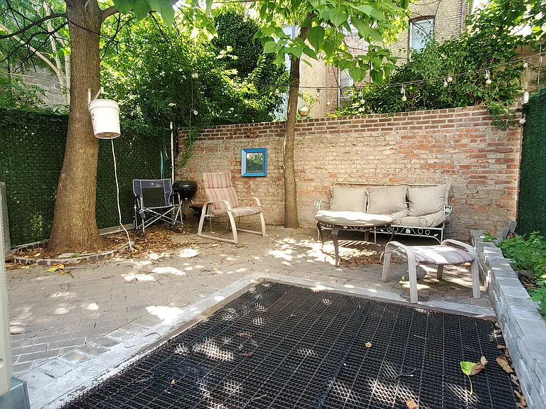 1087 Gates Ave #1B — Photo 12