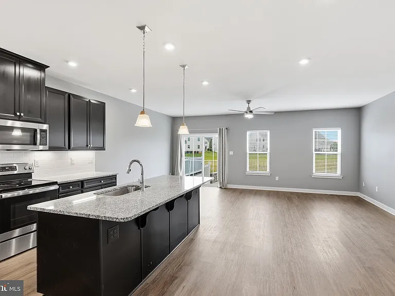 529 Swansea Dr — Photo 4