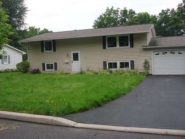 5 bdrm-2 ba home with inground pool