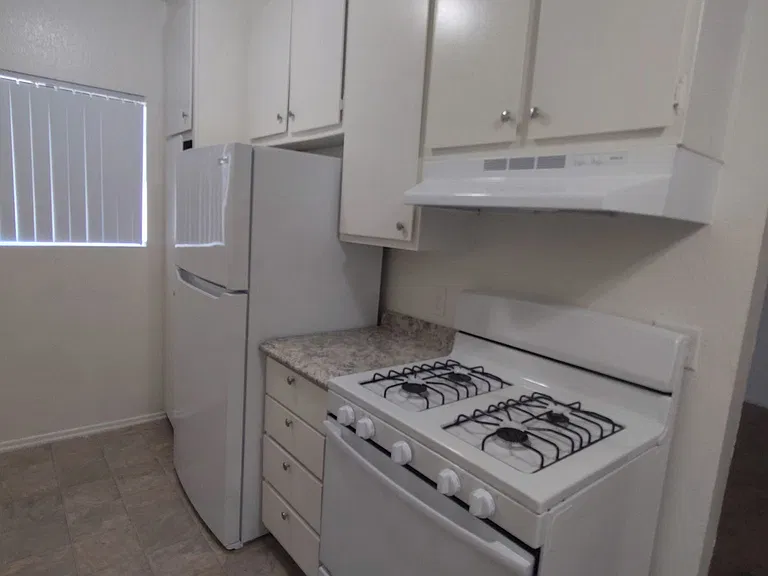 6710 Woodley Ave — Photo 4