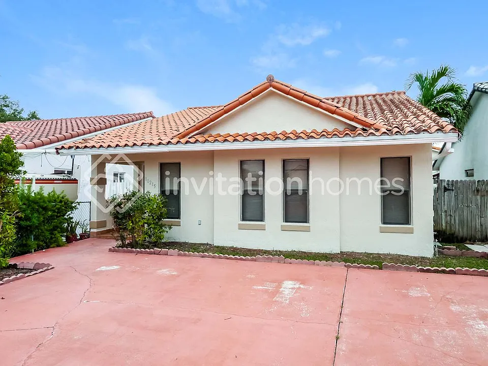 10215 NW 126th St