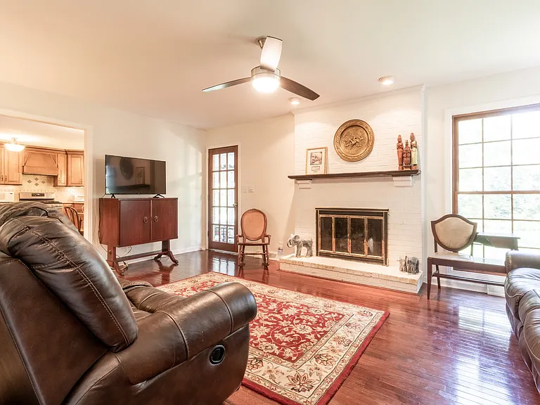 1735 Cedarcroft Dr — Photo 28