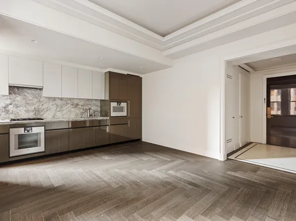 303 Park Avenue image 2 of 21