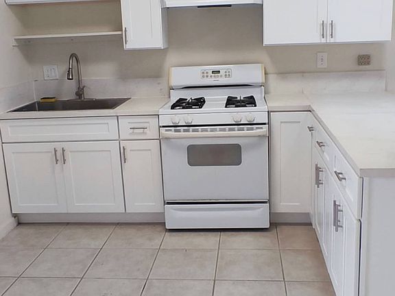 2nd image of 4760 Bandera St #4