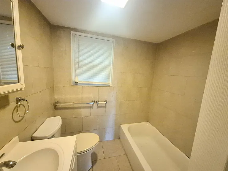 14 Edgewood Rd #13 — Photo 11