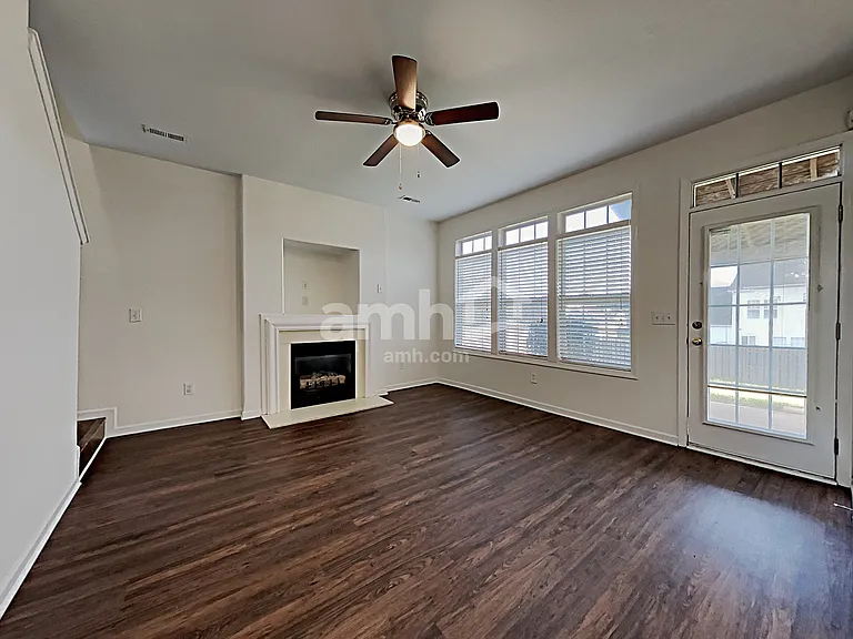 149 Sawhorse Dr — Photo 6
