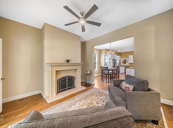 5th image of 714 N 6th Ave