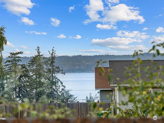 5th image of 18716 94th Drive NW