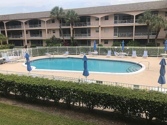 5th image of 541 Blue Heron Dr APT 114