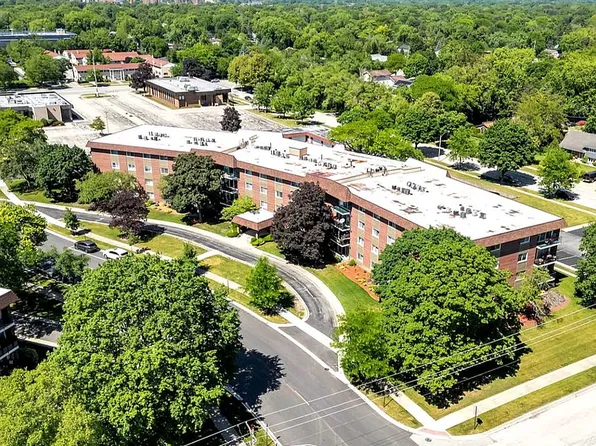 1025 S Fernandez Ave APT 2D, Arlington Heights, IL 60005