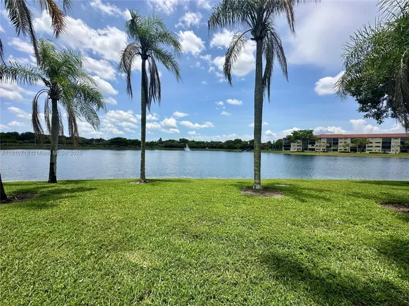13700 SW 14th St APT 412-D, Pembroke Pines, FL 33027
